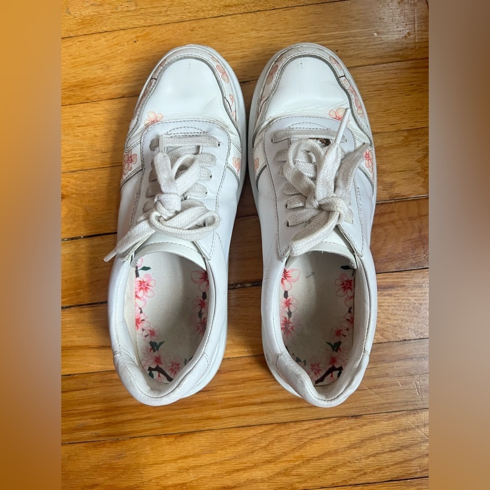 Cole Haan White Floral Sneakers | Size 7